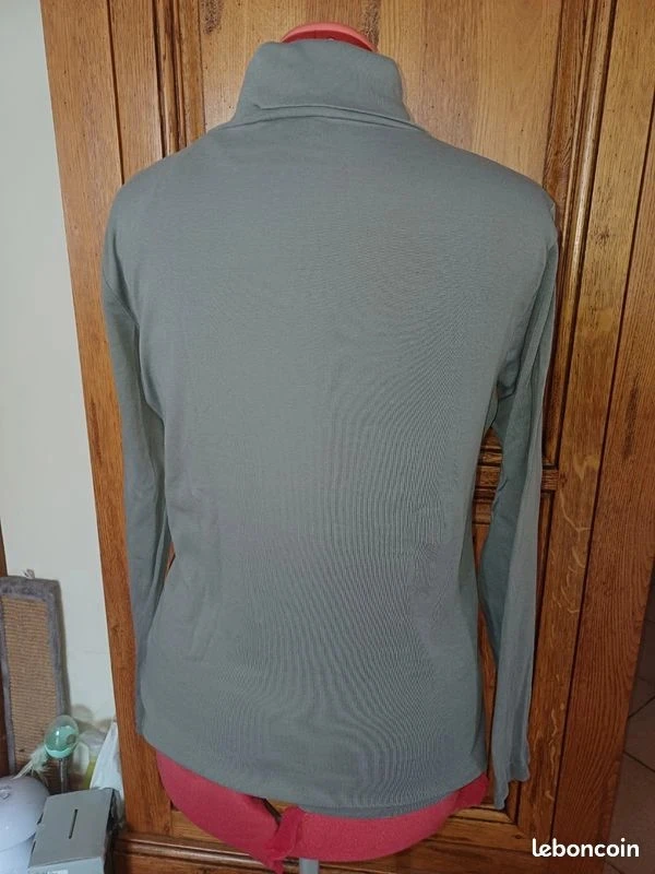 Camiseta de mangas longas da marca Yessica tamanho 40 – photo 3